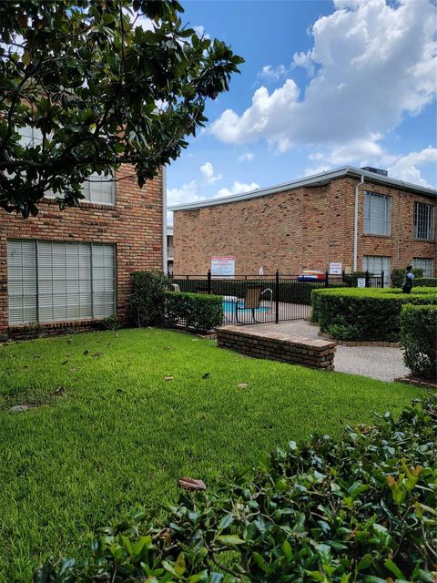 Tiny photo for 2101 Fountain View Drive #27, Houston, TX 77057 (MLS # 52857138)