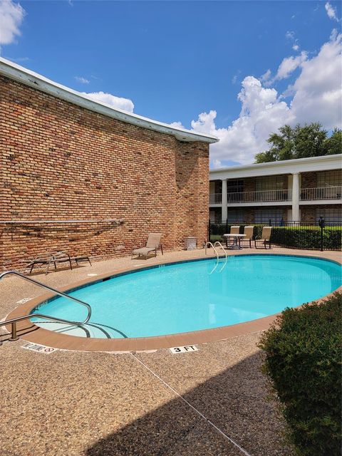 Tiny photo for 2101 Fountain View Drive #27, Houston, TX 77057 (MLS # 52857138)