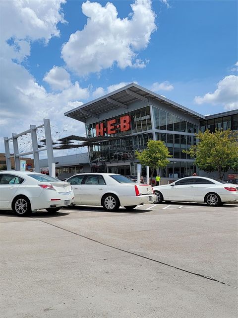 Tiny photo for 2101 Fountain View Drive #27, Houston, TX 77057 (MLS # 52857138)