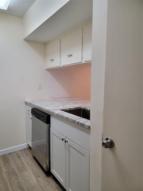 Tiny photo for 2101 Fountain View Drive #27, Houston, TX 77057 (MLS # 52857138)