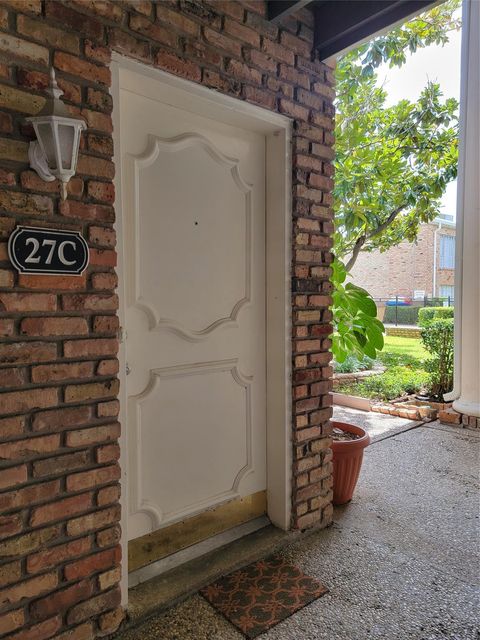 Tiny photo for 2101 Fountain View Drive #27, Houston, TX 77057 (MLS # 52857138)