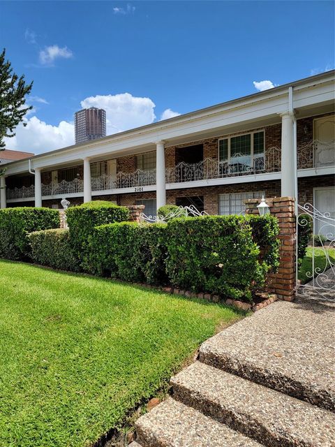 Tiny photo for 2101 Fountain View Drive #27, Houston, TX 77057 (MLS # 52857138)