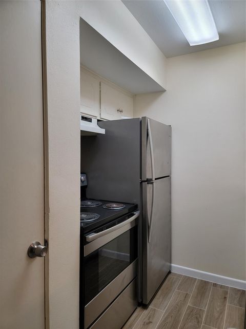 Tiny photo for 2101 Fountain View Drive #27, Houston, TX 77057 (MLS # 52857138)
