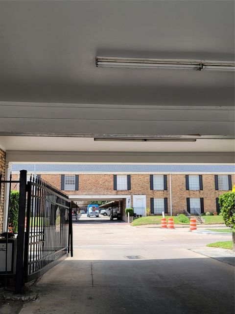 Tiny photo for 2101 Fountain View Drive #27, Houston, TX 77057 (MLS # 52857138)