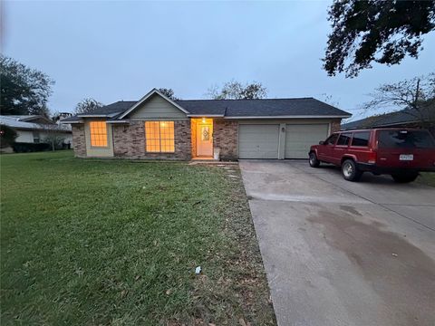 Photo of 1023 Twinbrooke Drive, Houston, TX 77088 (MLS # 17560030)