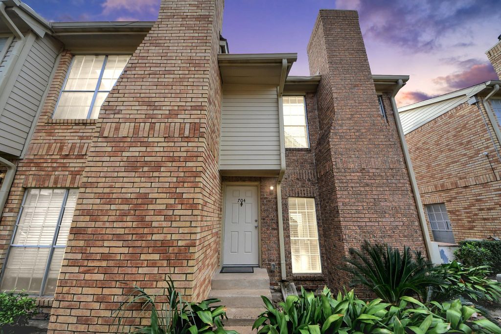 Photo of 3600 Jeanetta Street #704, Houston, TX 77063 (MLS # 90761664)