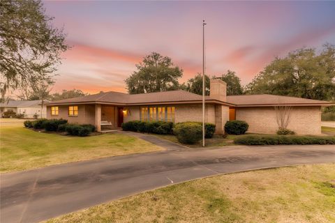 Photo of 102 Paradise Valley Drive, West Columbia, TX 77486 (MLS # 52956492)