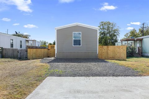Photo of 205 Setting Way Way, Navasota, TX 77868 (MLS # 49642927)