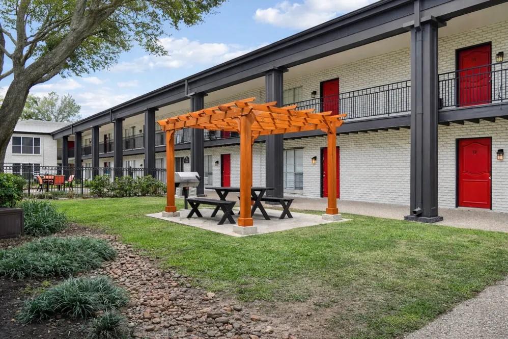 2815 Greenridge Drive 3-007