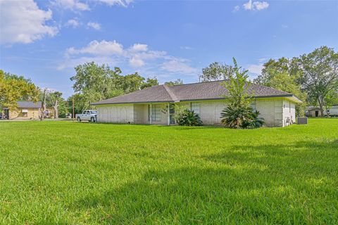 Photo of 103 Deaton Street, Freeport, TX 77541 (MLS # 25187147)