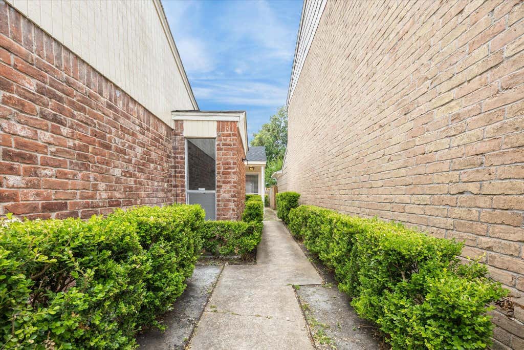 Photo of 12124 Burdine Street, Houston, TX 77035 (MLS # 65142634)