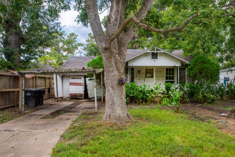 Photo of 1720 W Sidnor Street, Alvin, TX 77511 (MLS # 89136583)