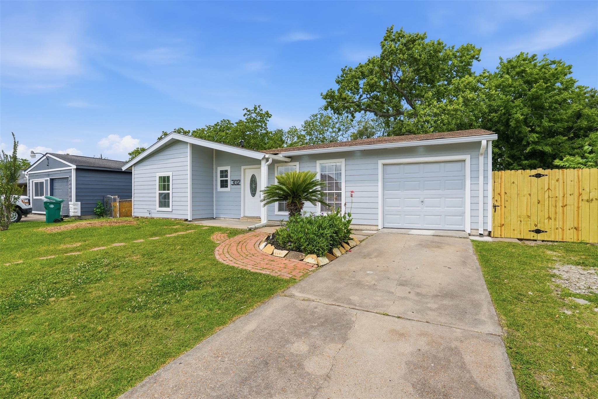 302 Glenmore Dr