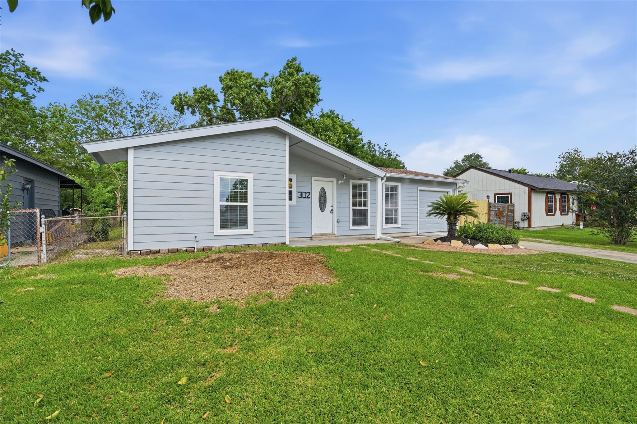 302 Glenmore Dr