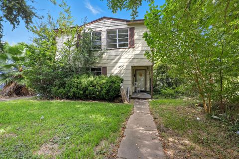 Photo of 1228 6th Avenue N, Texas City, TX 77590 (MLS # 59222365)