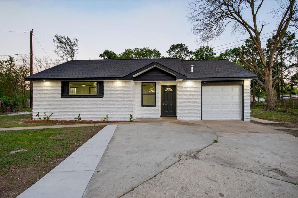 Photo of 710 Knob Hollow Street, Channelview, TX 77530 (MLS # 11796352)