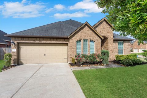 Photo of 2006 Post Oak Court, Pearland, TX 77581 (MLS # 64110869)