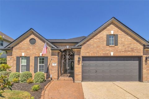 Photo of 425 Cardinal Oaks Ln, League City, TX 77565 (MLS # 92368548)