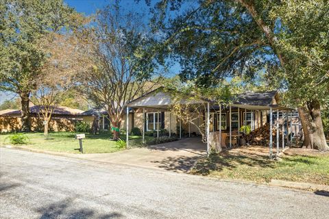 Homes For Sale - 143 Machemehl Drive<br/> Austin County, Bellville, TX 77418