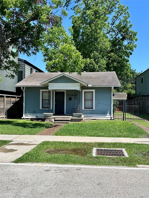 Photo of 1119 E 25th Street, Houston, TX 77009 (MLS # 98207014)