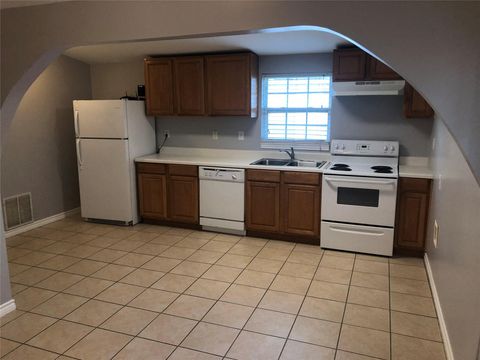 Photo of 914 E 25th Street #Left, Houston, TX 77009 (MLS # 89845599)