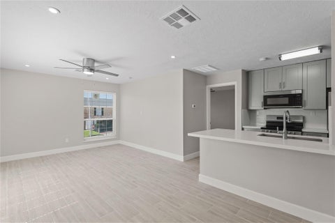 Condo For Rent - 2121 Fountain View Drive #4<br/> Harris County, Houston, TX 77057