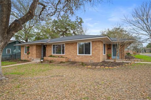Photo of 355 N Monroe Street, La Grange, TX 78945 (MLS # 87196909)