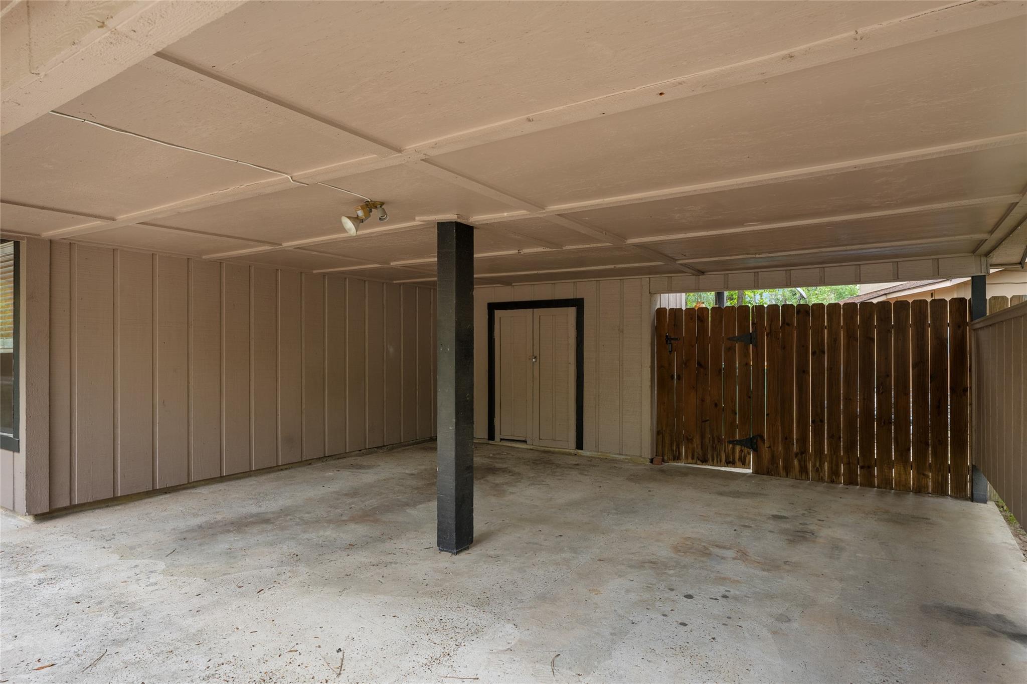 1516 E Red Cedar Circle