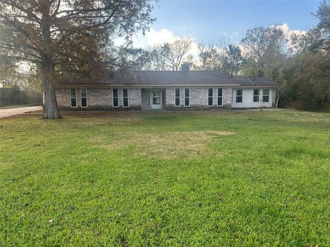 132 Otter Trail Lake Jackson TX 77566