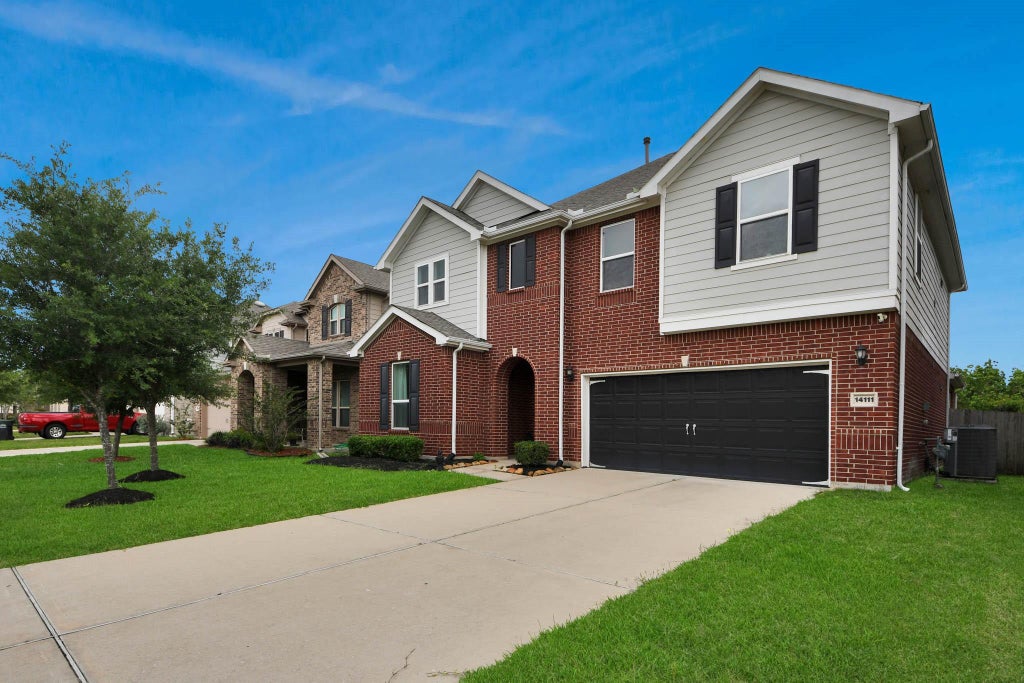 Photo of 14111 Carlisle Hollow Trail, Pearland, TX 77584 (MLS # 75093201)