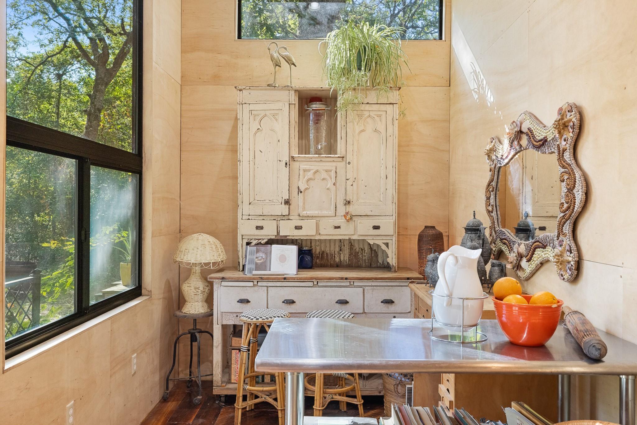 1301 Private Road 3591