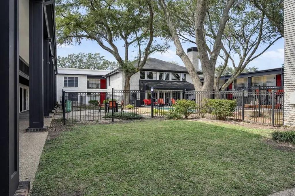Photo of 2815 Greenridge Drive #2-170, North Houston, TX 77057 (MLS # 58339111)