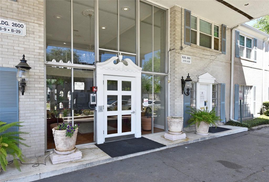 Photo of 2600 Bellefontaine Street #A21, Houston, TX 77025 (MLS # 28585722)