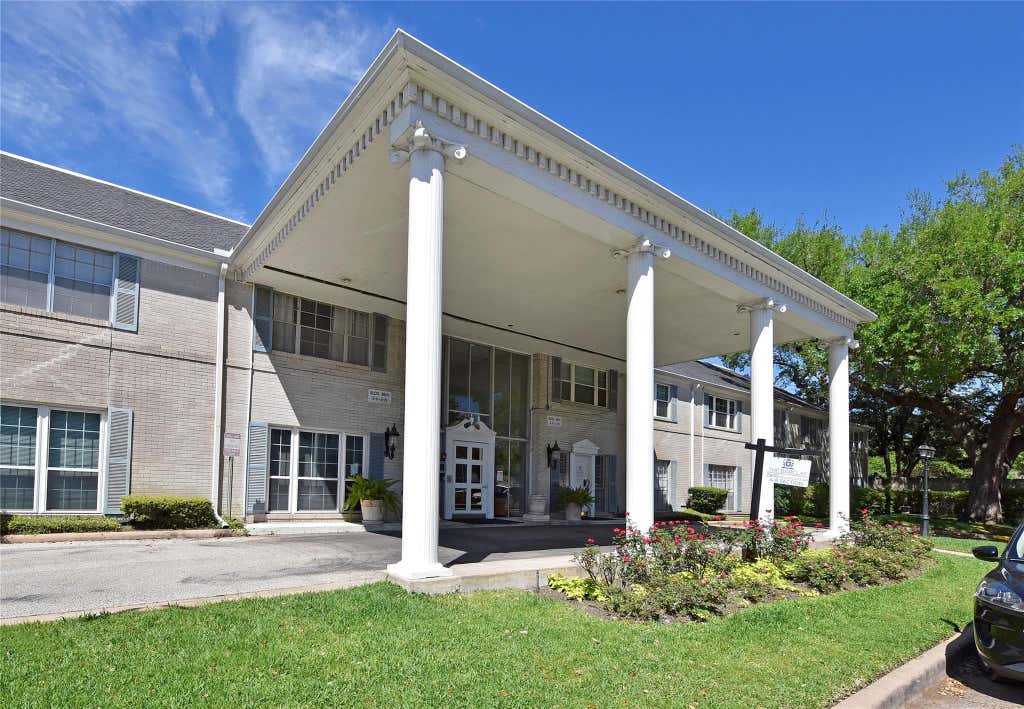 Photo of 2600 Bellefontaine Street #A21, Houston, TX 77025 (MLS # 28585722)