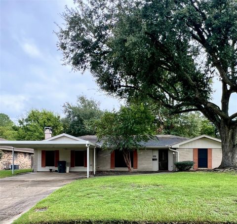 Photo of 8610 Overhill Lane, Beaumont, TX 77707 (MLS # 51792166)