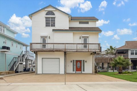 Photo of 151 Tamana Drive, Tiki Island, TX 77554 (MLS # 51831566)