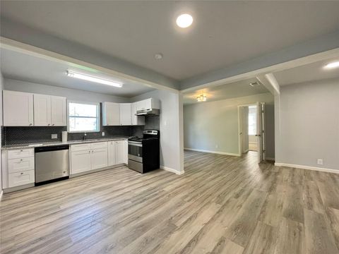 Photo of 150 Huisache Street, Lake Jackson, TX 77566 (MLS # 36626030)