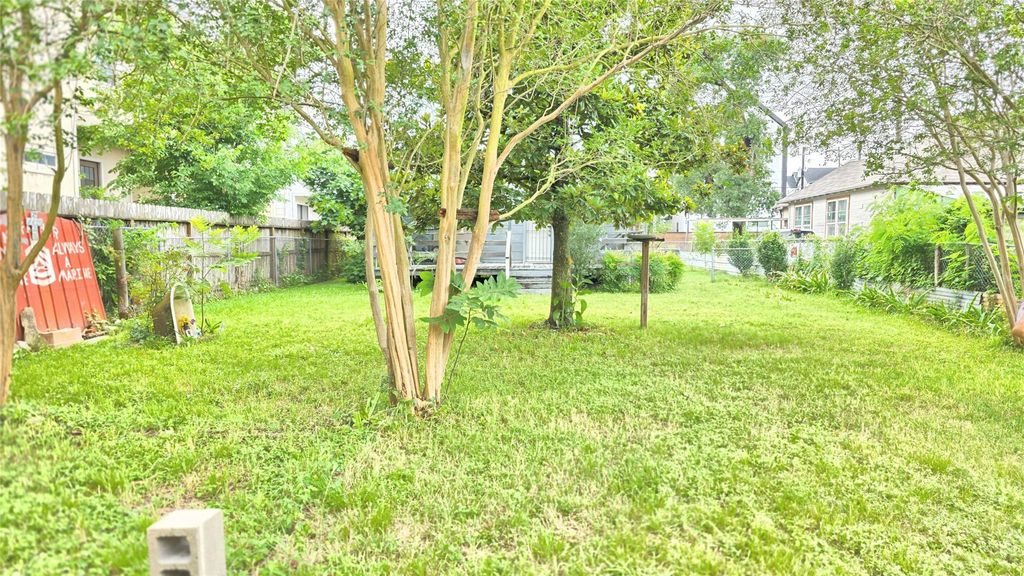 Photo of 2518 Detering Street, Houston, TX 77007 (MLS # 97971718)