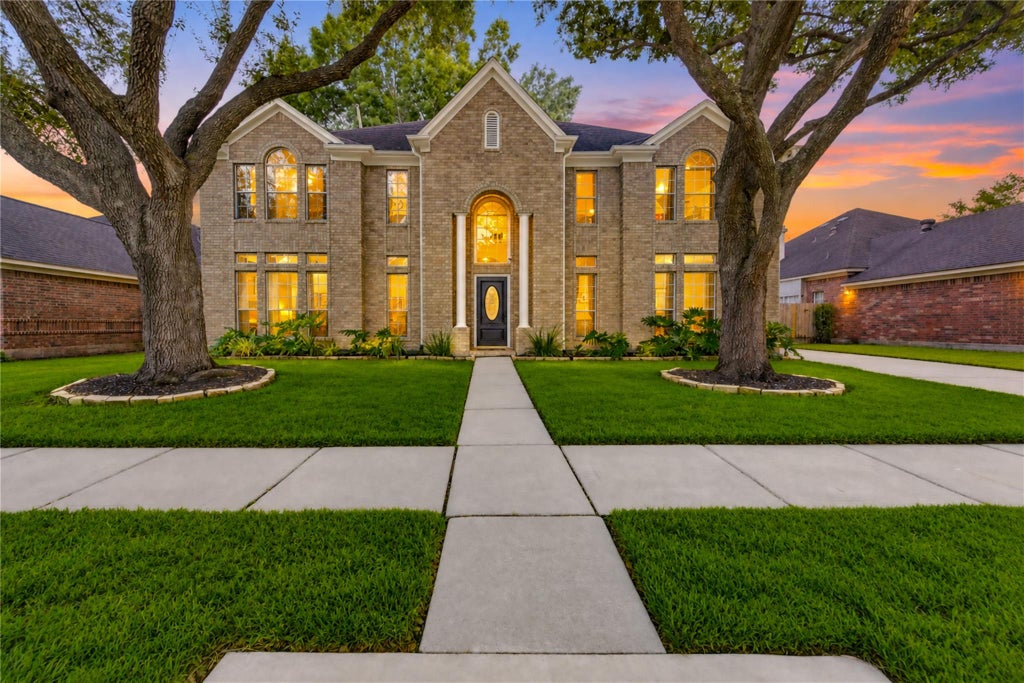 Photo of 14215 Edinburgh Court, Houston, TX 77077 (MLS # 15328147)