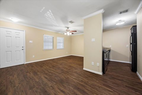 Photo of 427 W 16th Street #21, Houston, TX 77008 (MLS # 93083187)