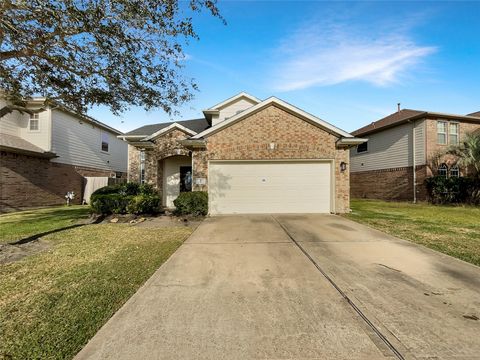 Photo of 7 Huntington Bend Drive, Manvel, TX 77578 (MLS # 46097532)