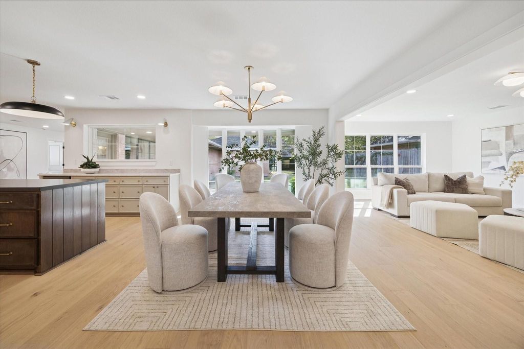 Photo of 6155 Ella Lee Lane, Houston, TX 77057 (MLS # 78613461)