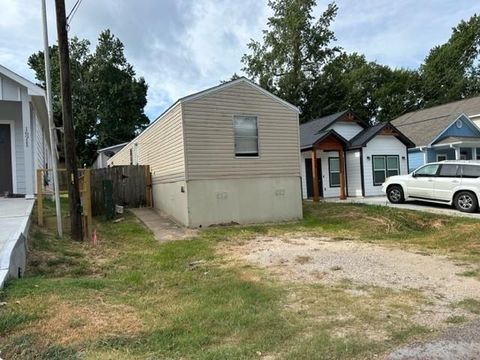 Photo of 16915 Balmoral, Montgomery, TX 77316 (MLS # 89881763)