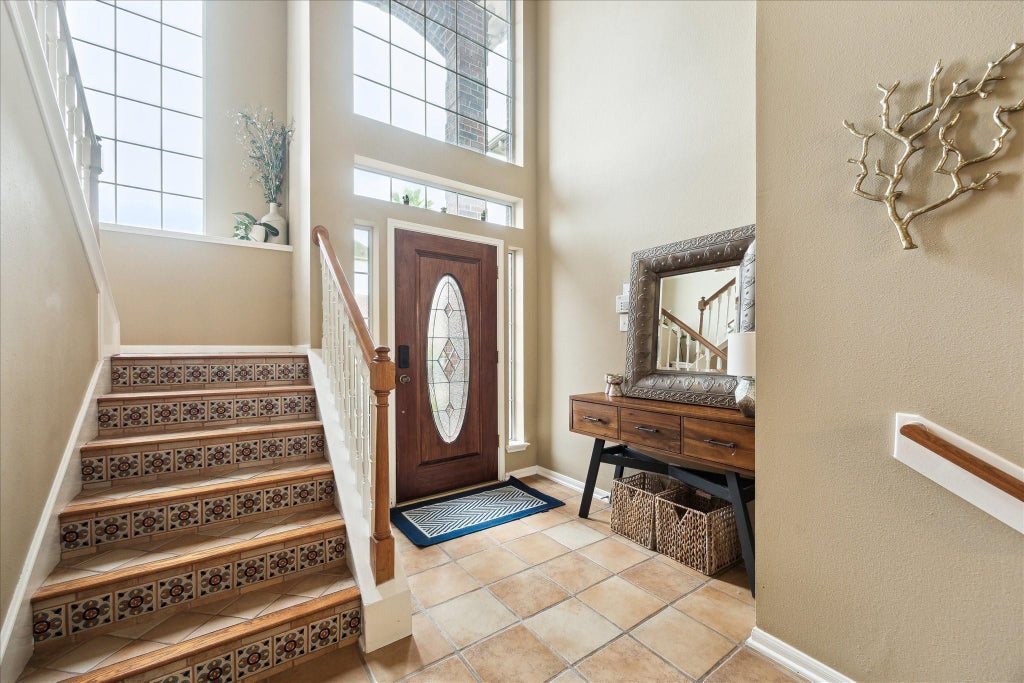 Photo of 11215 Royce Palms Drive, Houston, TX 77042 (MLS # 15159955)
