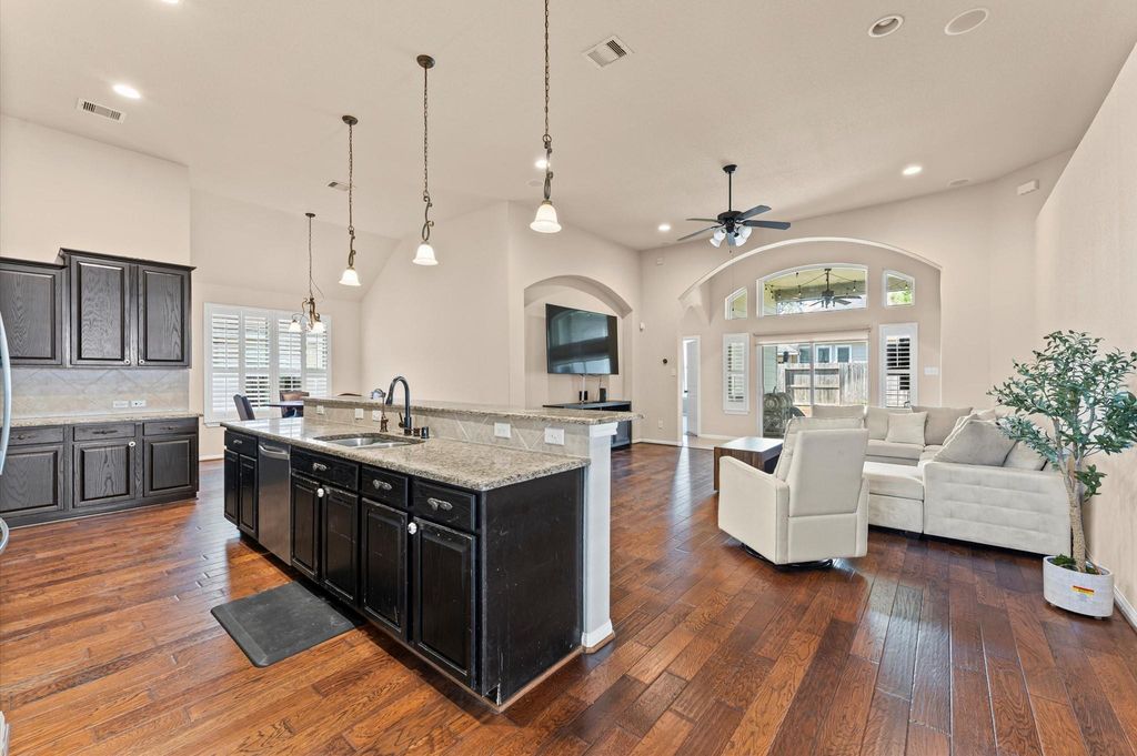 Photo of 13811 Birney Point Lane, Houston, TX 77044 (MLS # 35174011)