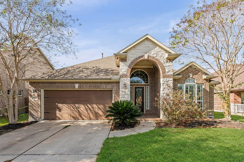 Photo of 13811 Birney Point Lane, Houston, TX 77044 (MLS # 35174011)