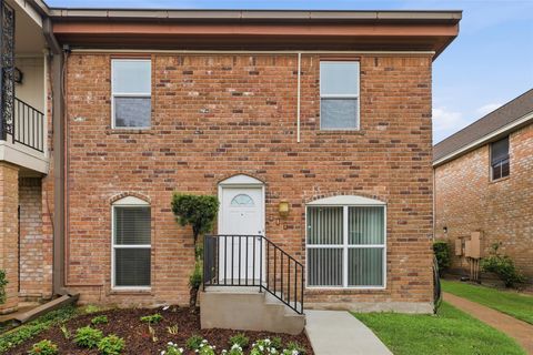 Photo of 811 Threadneedle Street #287, Houston, TX 77079 (MLS # 82138554)