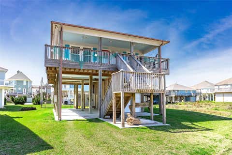 Photo of 981 S Stingaree Drive, Crystal Beach, TX 77650 (MLS # 4469519)