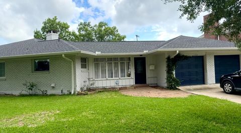 Photo of 3310 N Braeswood Boulevard, Houston, TX 77025 (MLS # 11418659)