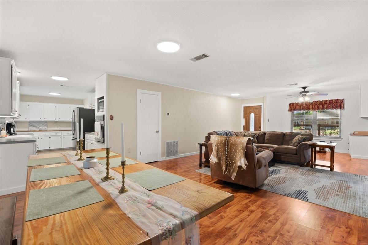 1209 E Brown Lane
